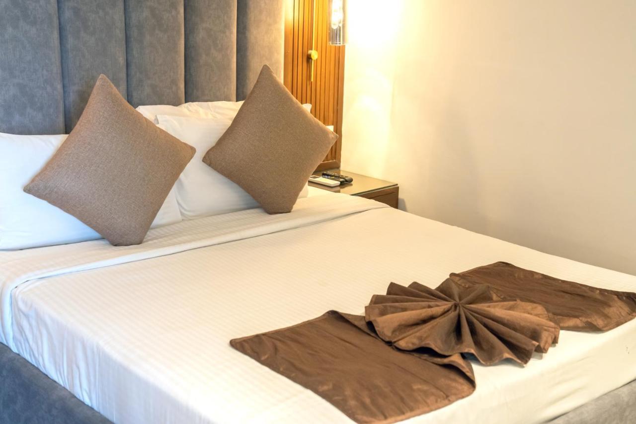 Redwood Resort Panchkula Buitenkant foto