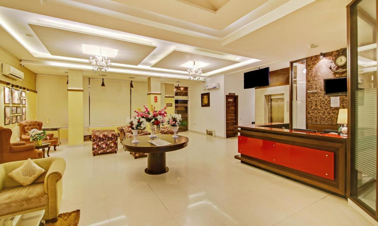 Redwood Resort Panchkula Buitenkant foto
