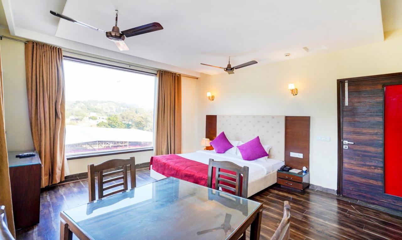Redwood Resort Panchkula Buitenkant foto