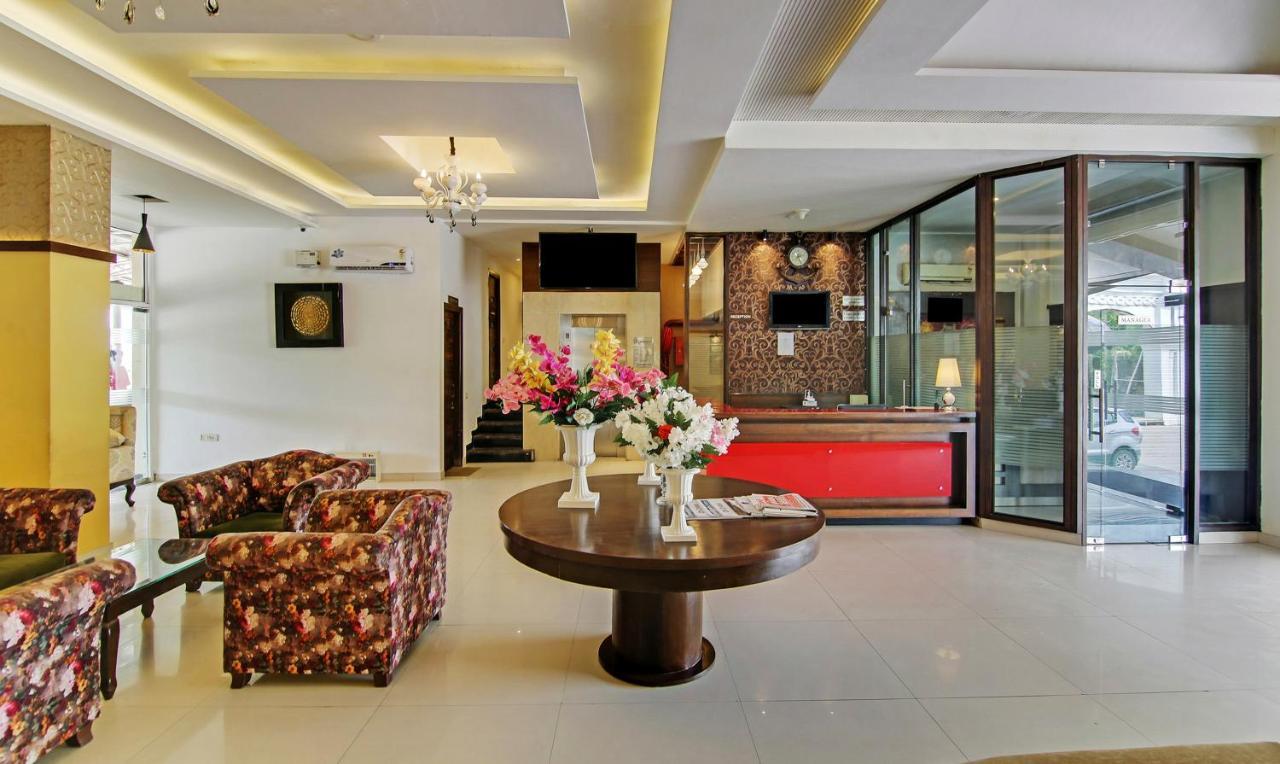 Redwood Resort Panchkula Buitenkant foto