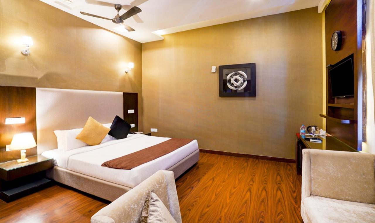 Redwood Resort Panchkula Buitenkant foto