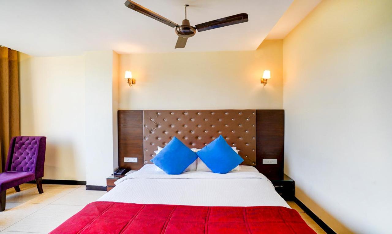 Redwood Resort Panchkula Buitenkant foto