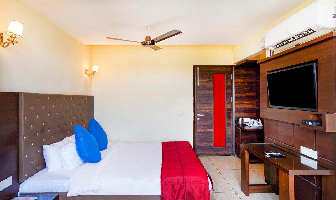 Redwood Resort Panchkula Buitenkant foto