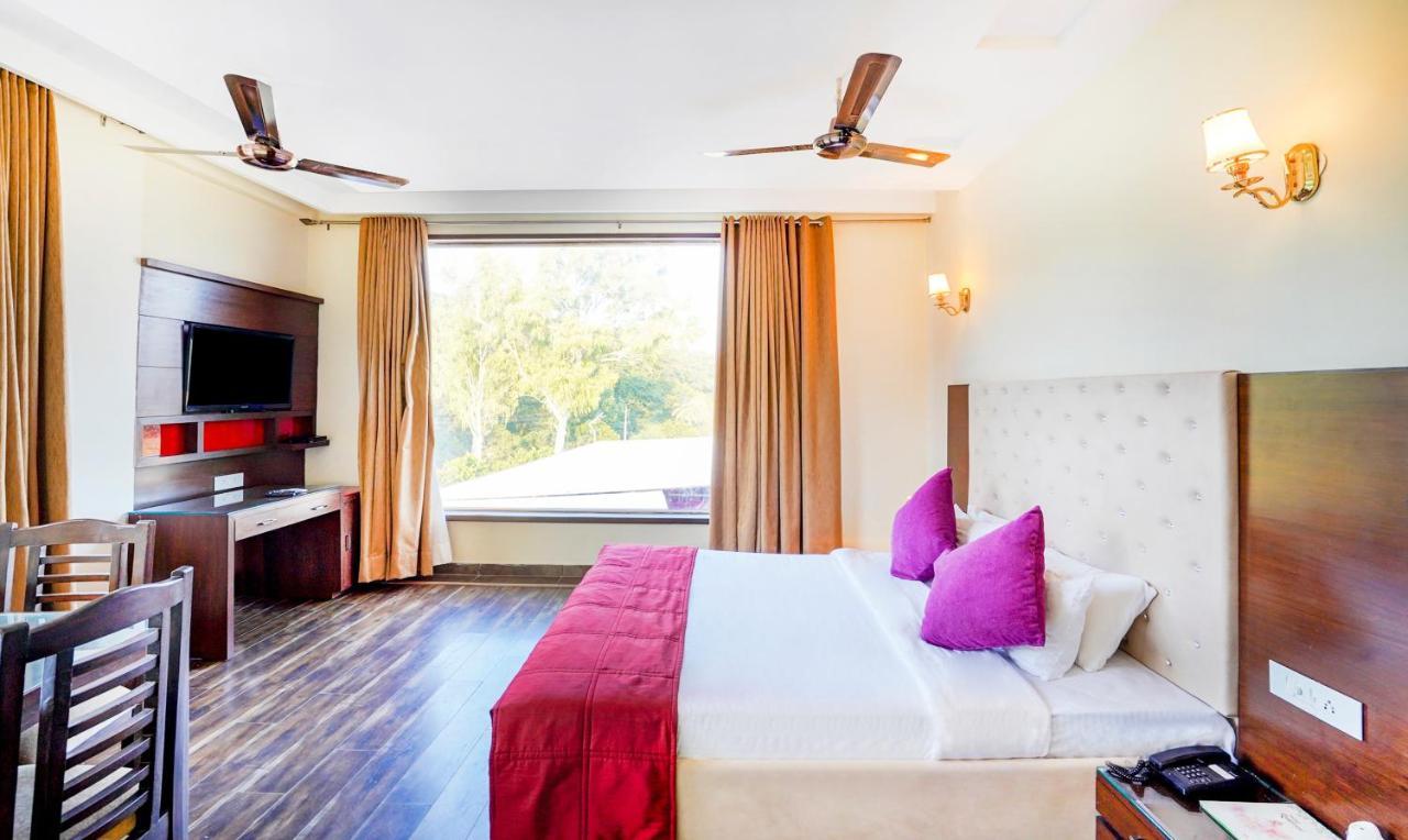 Redwood Resort Panchkula Buitenkant foto