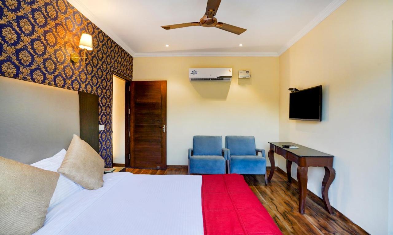 Redwood Resort Panchkula Buitenkant foto