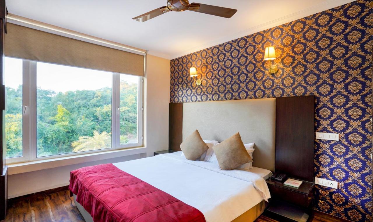 Redwood Resort Panchkula Buitenkant foto