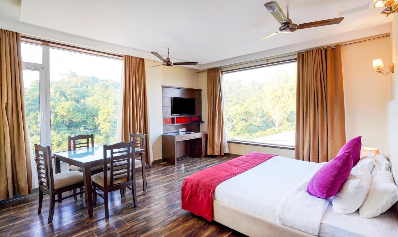 Redwood Resort Panchkula Buitenkant foto