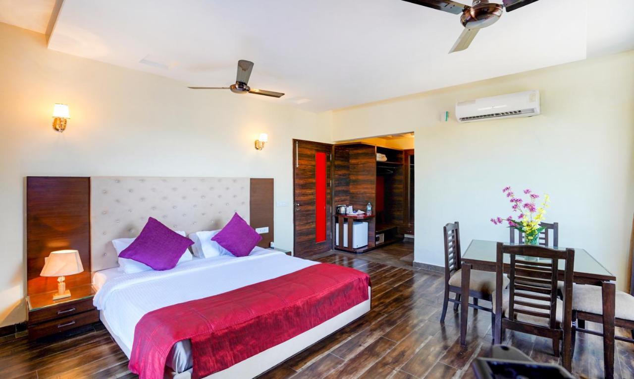 Redwood Resort Panchkula Buitenkant foto